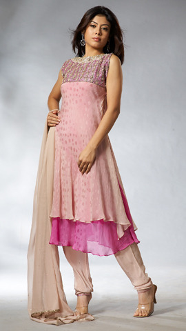 AGMCAUMPVNVXRMBTKGE - Costume indiene