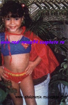 Imbracata in superman - Shakira cand era mica