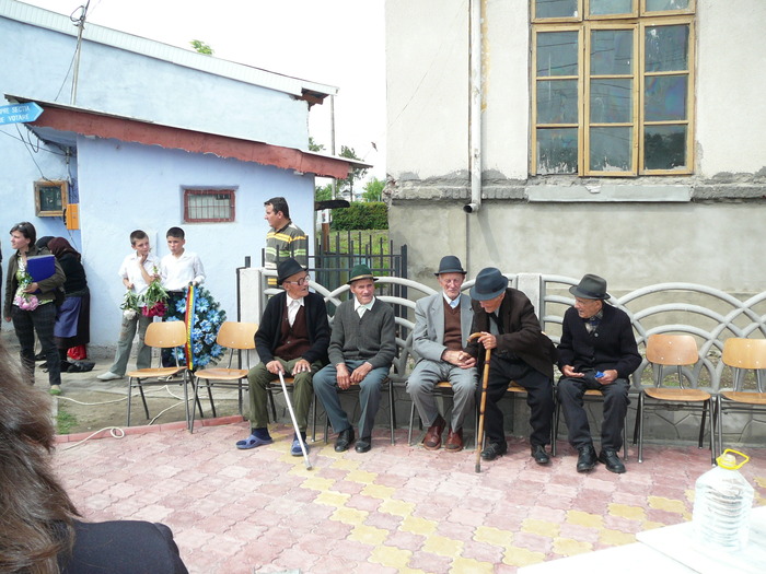 P1170997 - Vadastrita - Inaltare-Ziua Eroilor 2010