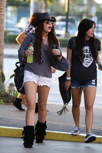 gallery_main-miley-cyrus-mandy-jiroux-toluca-lake-08082009-20 - miley and mandy