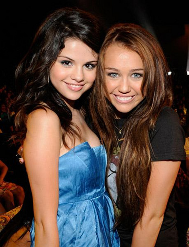 Selena Gomez and Miley Cyrus To Co-Star With Nina Dobrev on The Vampire Dairies(2) - Miley Cyrus And Selena Gomez
