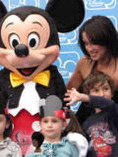 th_Nico-lansare-Disney-Channel-05