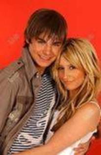 MCTGEUFKXVLUXXIVBIB - Zac Efron si Ashley Tisdale