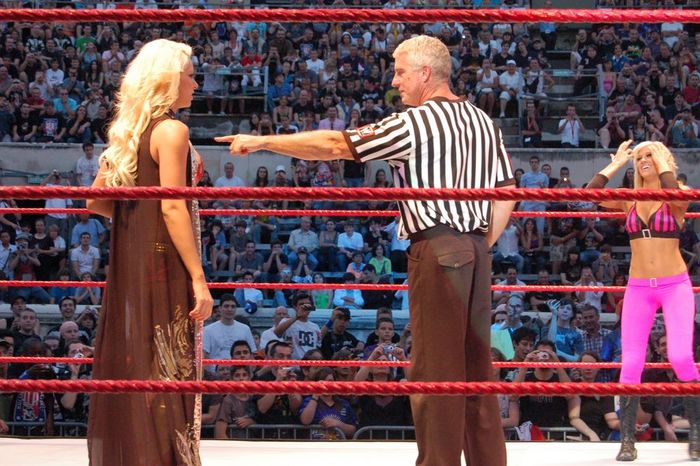 221 - kelly kelly vs wwe divas champion maryse ouellet