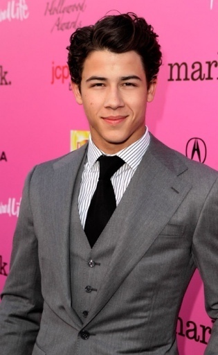 12th-Annual-Young-Hollywood-Awards-5-13-nick-jonas-12177194-315-512 - z 12th Annual Young Hollywood Awards