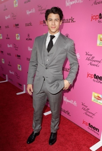 12th-Annual-Young-Hollywood-Awards-5-13-nick-jonas-12177196-347-512