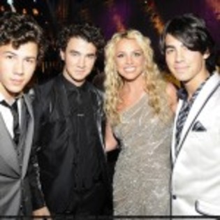 britney_spears_and_the_jonas_brothers-150x150 - Poze cu Britney Spears