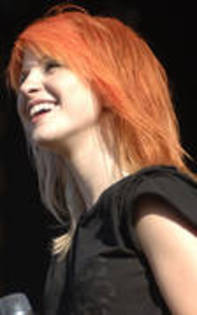 LWSFDTMPHGJPEMMUAGC - Hayley Williams  sa fim seriosi ce crezi