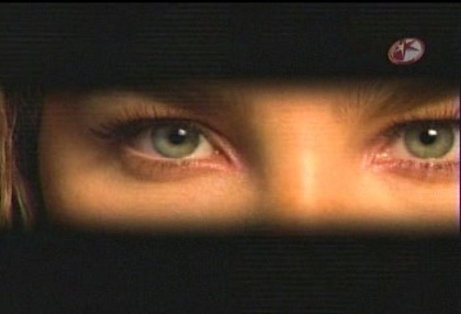 BelindaPhotosCom_Caps_Camaleones_001_(200)