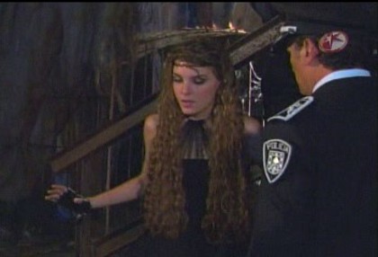 BelindaPhotosCom_Caps_Camaleones_Capitulo_3_(655) - Cameleonii