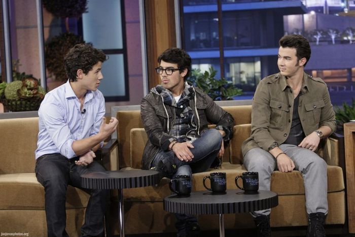 Tonight-Show-with-Jay-Leno-05-14-the-jonas-brothers-nick-jonas-12200161-1005-670 - Tonight-Show-with-Jay-Leno-05-14-the-jonas-brothers