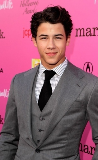 12th-Annual-Young-Hollywood-Awards-5-13-nick-jonas-12177194-315-512