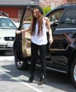 14730486_ILNLIEQFZ - 2nd April 2010-Toluca Lake