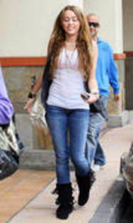 14710472_PZTHPQPHW - 30th May 2009-Toluca Lake