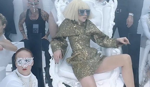 miley-cyrus-the-climb-mv-premiere-16feb09-1 - xoxo-bad romance-xoxo