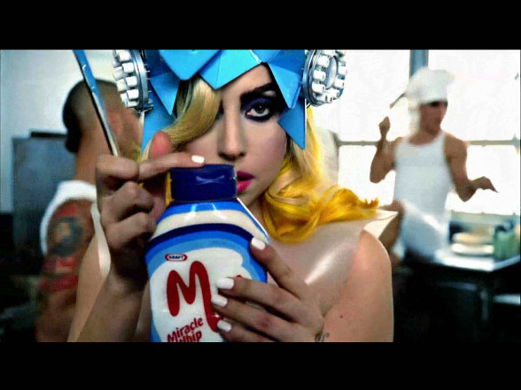 Lady_Gaga_-_Beyonce_-_Telephone_-_Eat_The_Video_-_Food2 - xoxo-telephone-xoxo