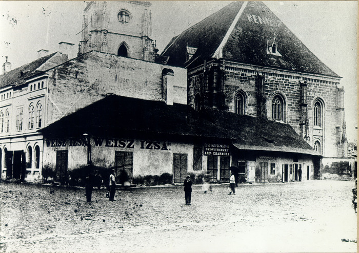 296-1890-Cladirile din partea de vest a bisericii.sf. mihail-in stinga intrarii principale
