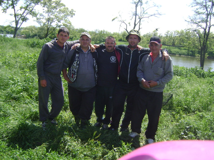 la pescuit cu colegii pe balta gurbanesti 16 05 2010