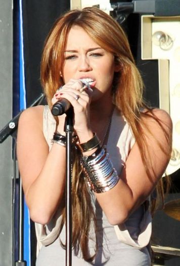 uvep6hehhflxfhxh - Miley Cyrus