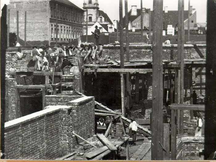 441b-1887-se construia actualul Institut Politehnic din str. E. Isac 15