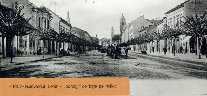 452-1907Bulevardul Lenin-parcaj de birje pe mijloc