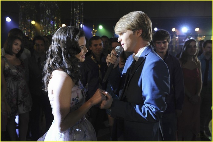 14268937_YENVXXMQF - disney actress