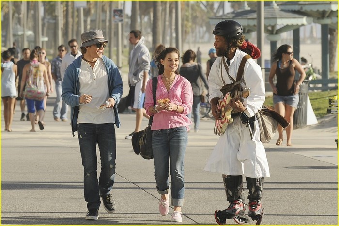 14268939_FLLGUUDTK - disney actress