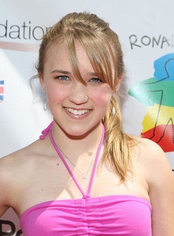 2 - club Emily Osment