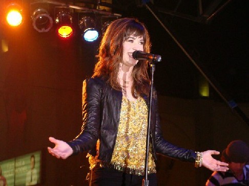 Demi Lovato Winterfest 08