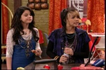 Magicienii din waverly place (10)