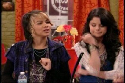 Magicienii din waverly place (14)