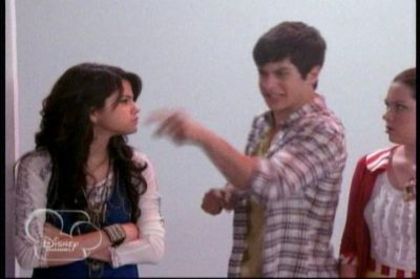 Magicienii din waverly place (49)
