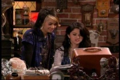 Magicienii din waverly place (57)