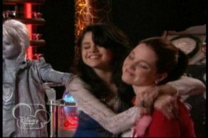 Magicienii din waverly place (88)