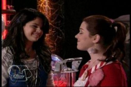 Magicienii din waverly place (89)