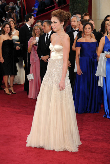 TQLWGSMMERXPTKTBZOY - miley oscar _07-03-2010