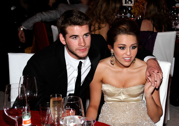 XIVSUELKFZGIXWNPXMQ - miley oscar _07-03-2010