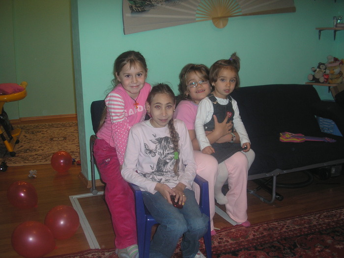 CU ARIANA SI PRIETENELE EI