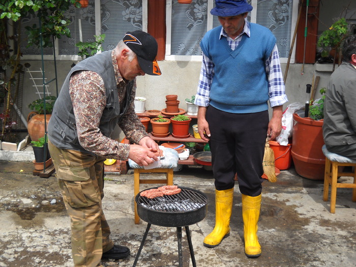 mai, aliniaza armata aia - momente de retinut