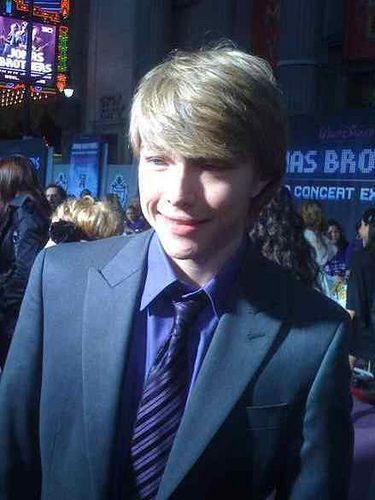 bvd6l0ruytwxtyx0 - christopher wilde-sterling knight