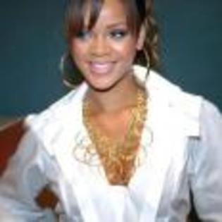 Rihanna_1231024309_2