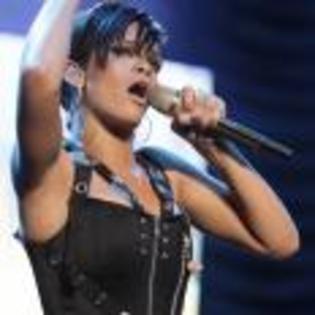 Rihanna_1231372262_1 - Rihanna