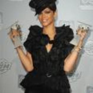 Rihanna_1231372336_4 - Rihanna