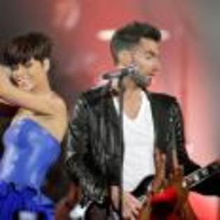 Rihanna_1231372362_2 - Rihanna