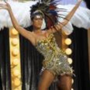 Rihanna_1231372474_2