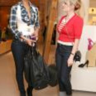 Rihanna_1231372495_3 - Rihanna