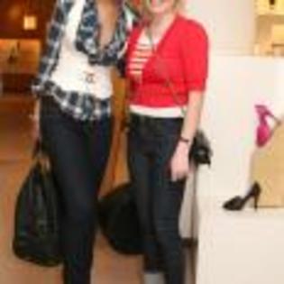 Rihanna_1231372495_4 - Rihanna