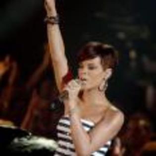 Rihanna_1231372526_2 - Rihanna