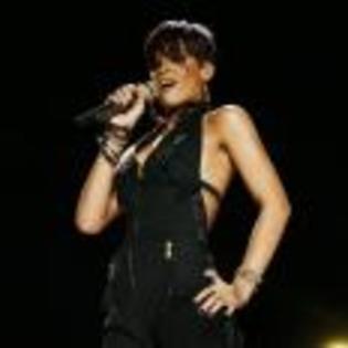 Rihanna_1231372565_1