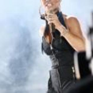 Rihanna_1231372632_0 - Rihanna